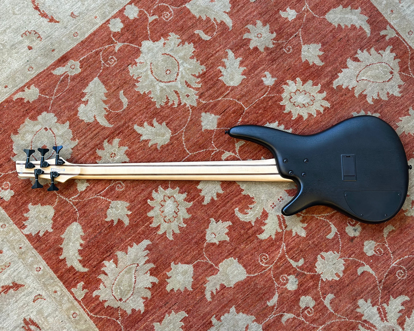SoundGear by Ibanez SR305EB WK SR Standard 5-String Electric Bass