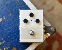 Load image into Gallery viewer, Sovtek / Electro Harmonix &#39;Civil War&#39; Big Muff
