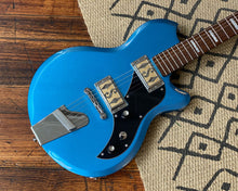 Load image into Gallery viewer, Supro 2020BM Westbury - Metallic Blue
