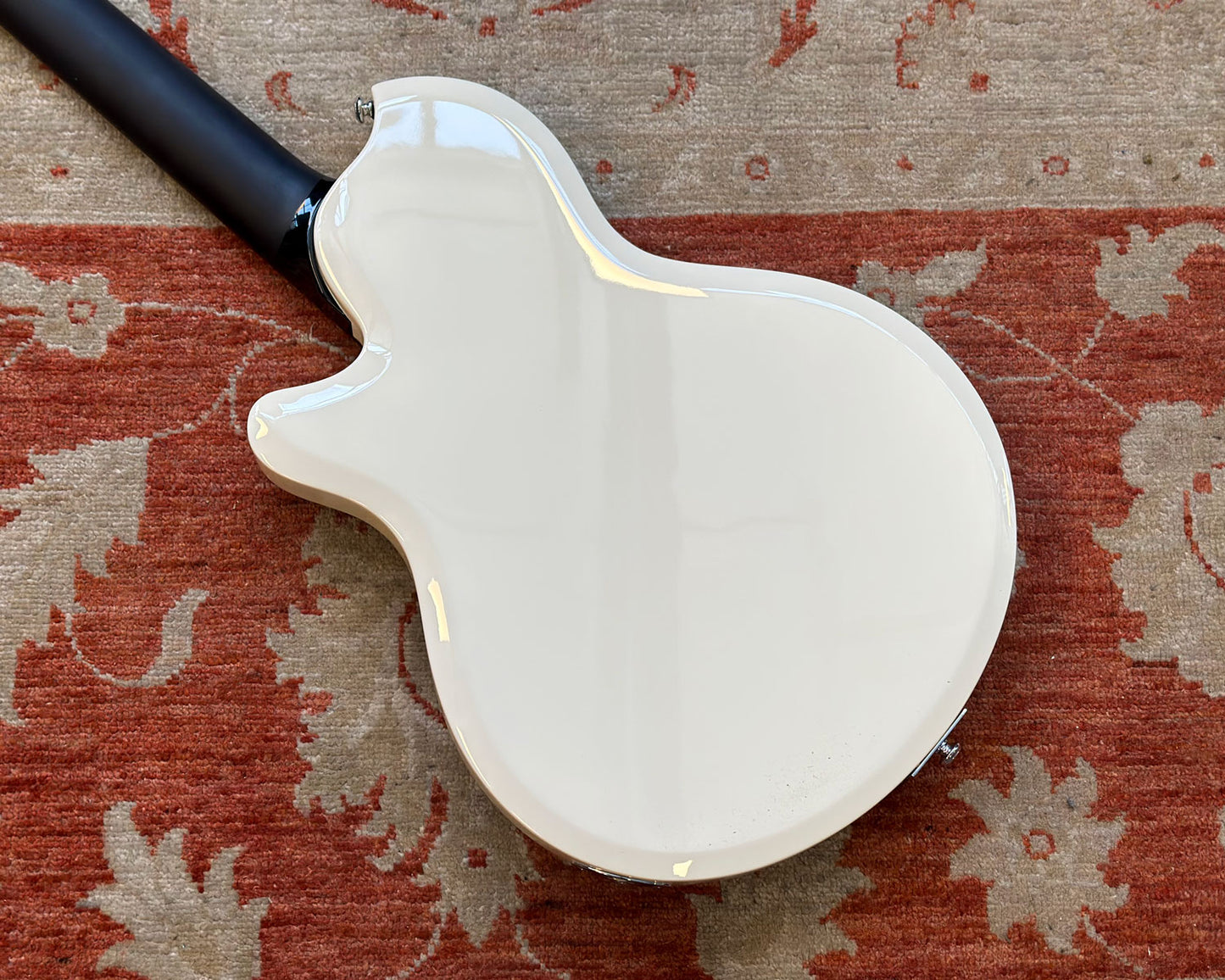 Supro Hampton Arctic White w/Hard Shell Case