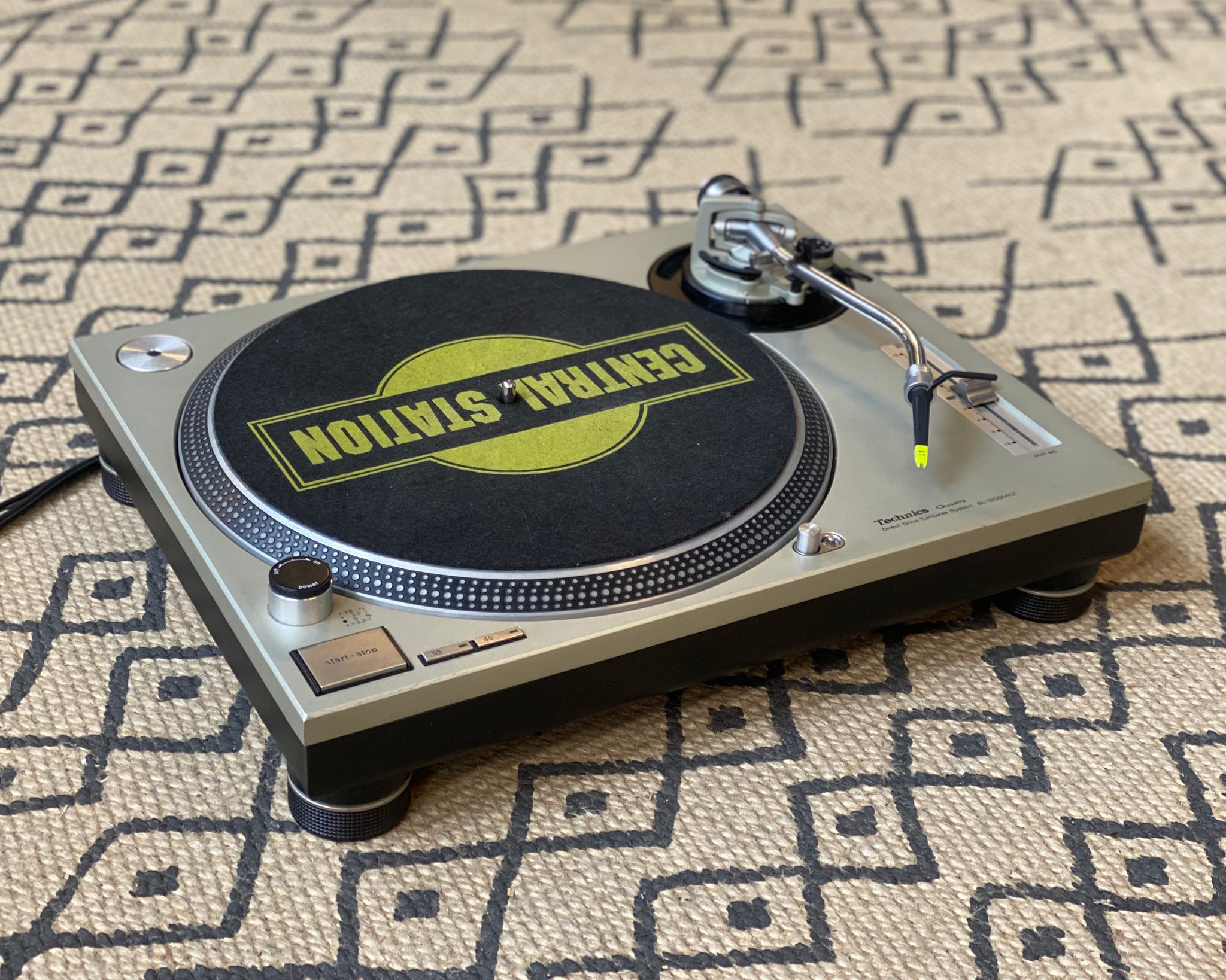 Technics SL-1200 MkII turntable - [English]