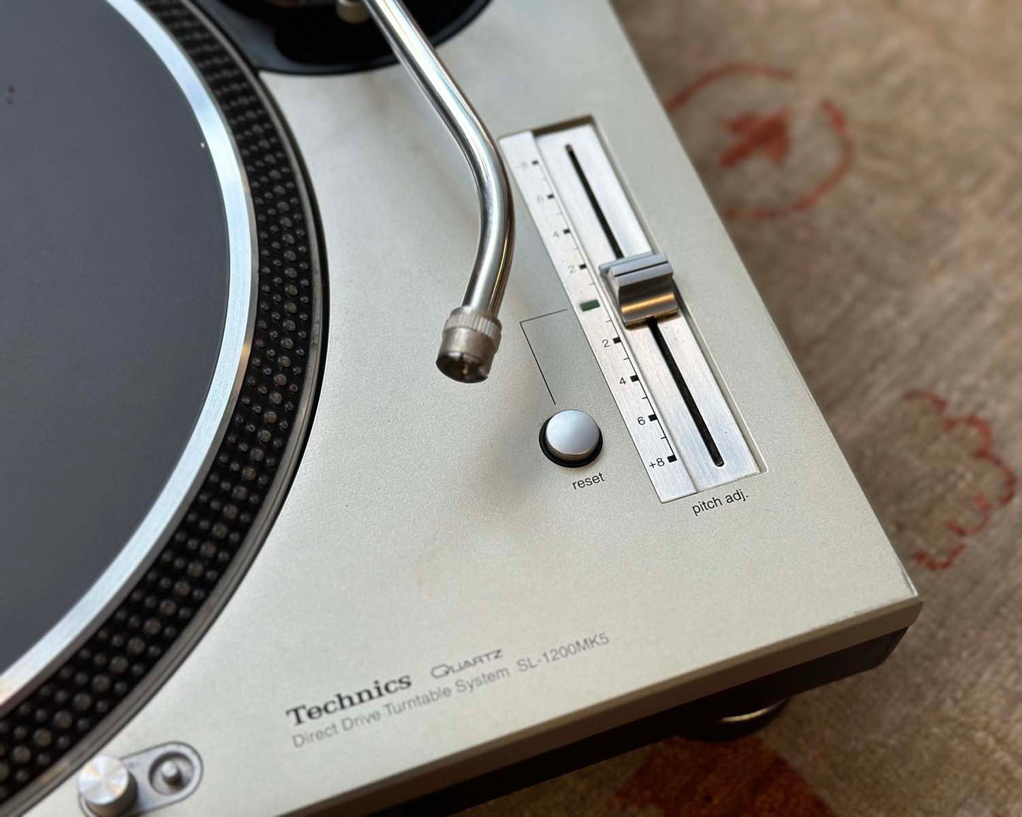 Technics SL-1200 MK5