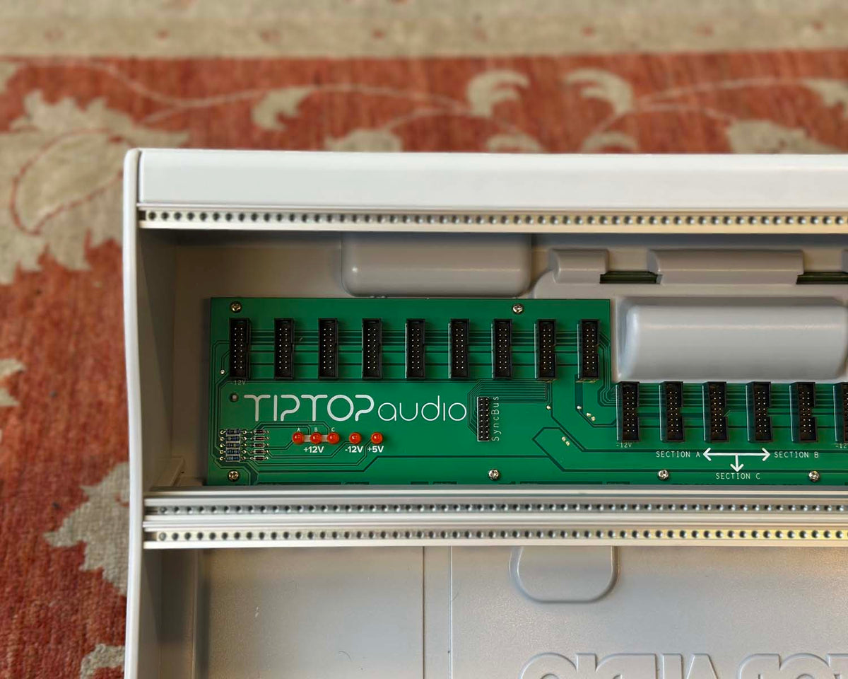 Tiptop Audio Mantis 2x104HP Eurorack Case w/Decksaver