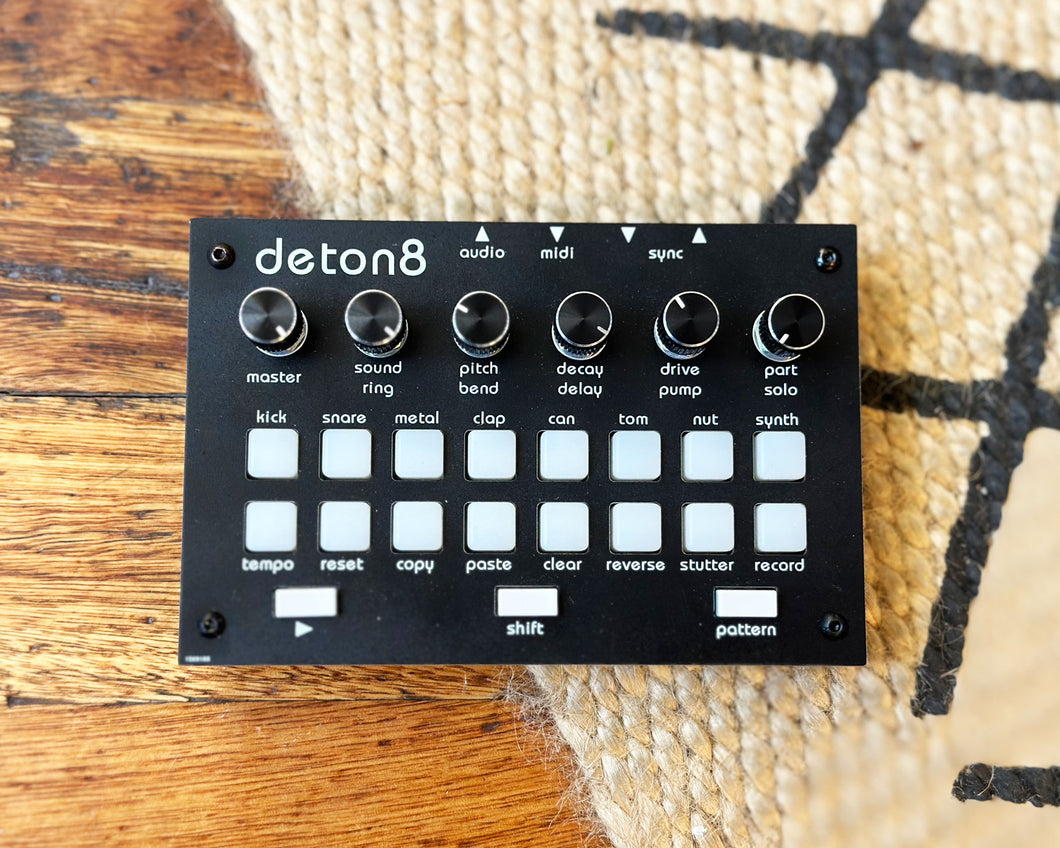 Twisted Electrons Deton8