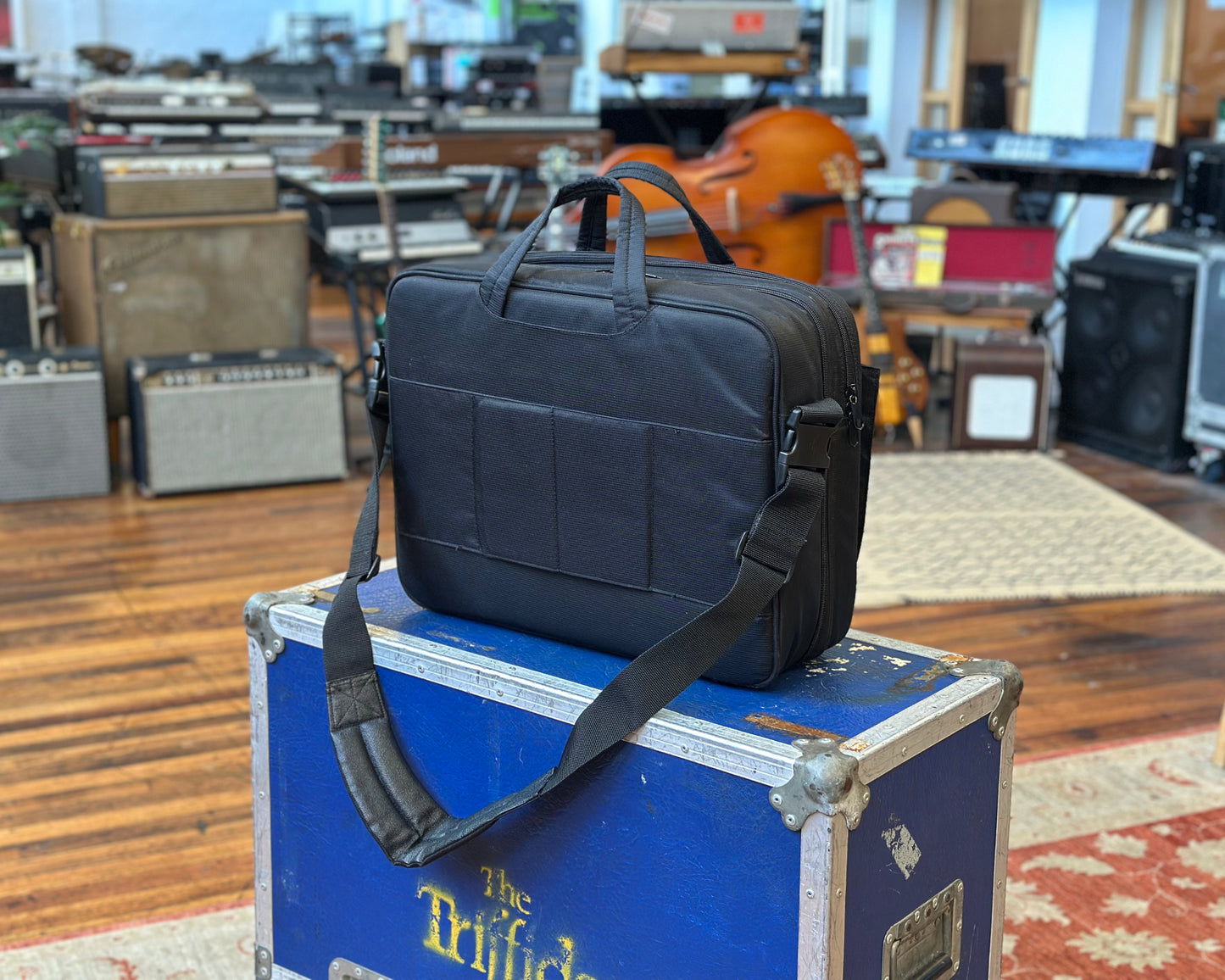 UDG Ultimate MIDI Controller SlingBag Medium