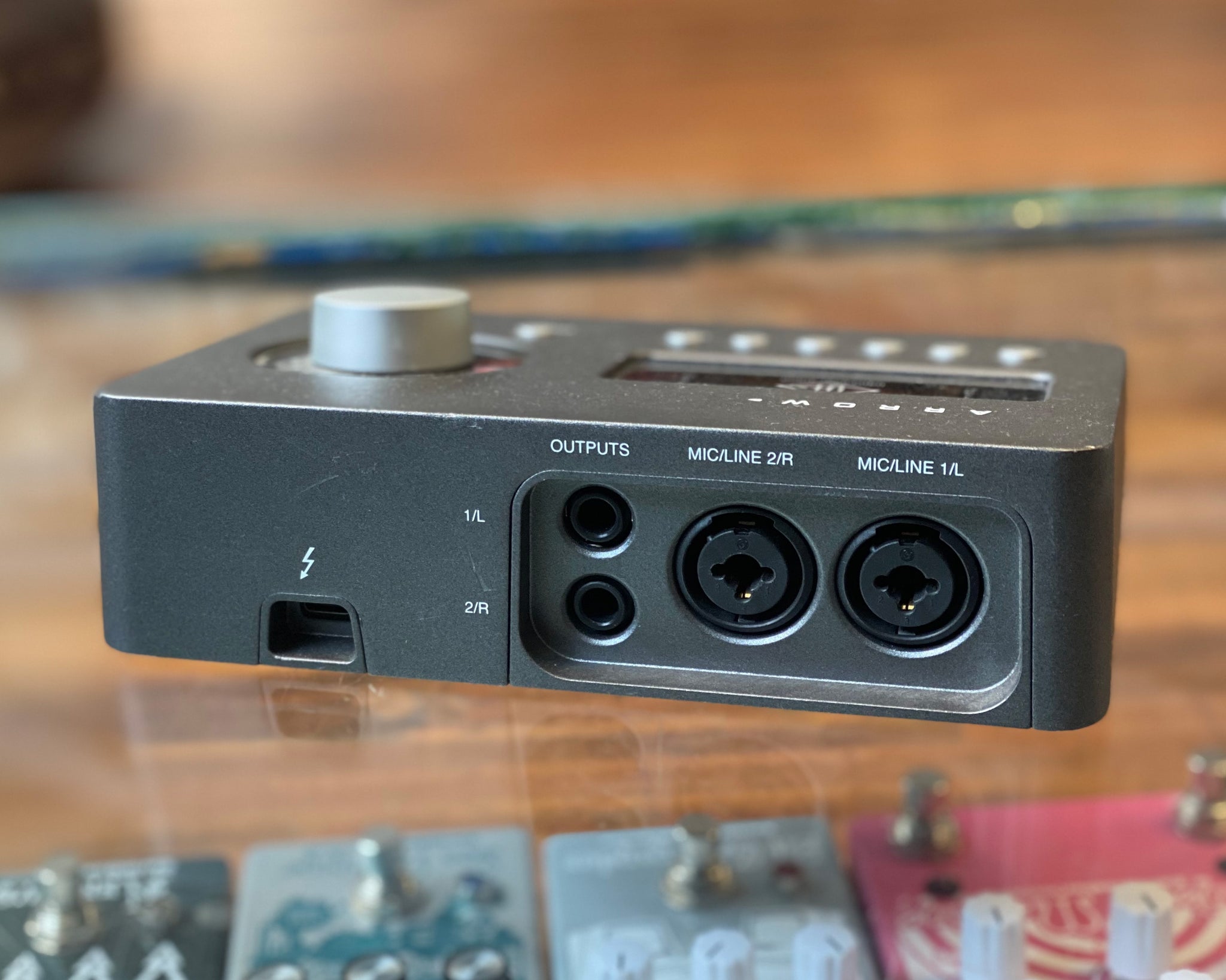 Universal Audio Arrow Thunderboltケーブル付き Universal Audio Arrow Thunderboltケーブル付き Amazon.co.jp
