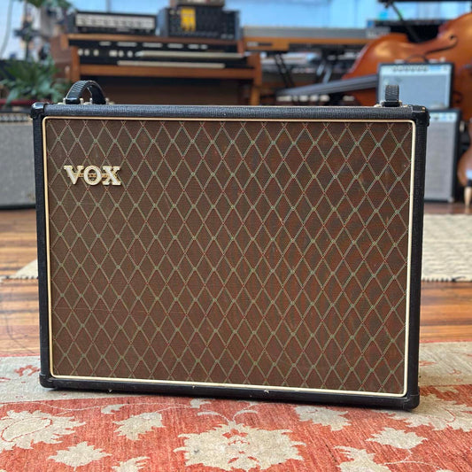 VOX V212BN Guitar Cabinet - Celestion Blue