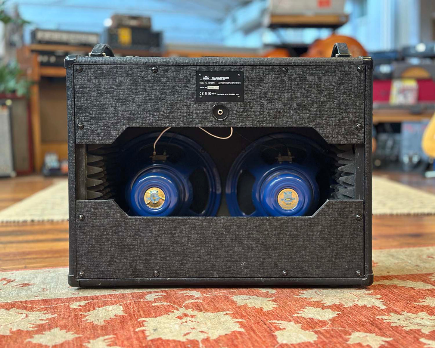 VOX V212BN Guitar Cabinet - Celestion Blue