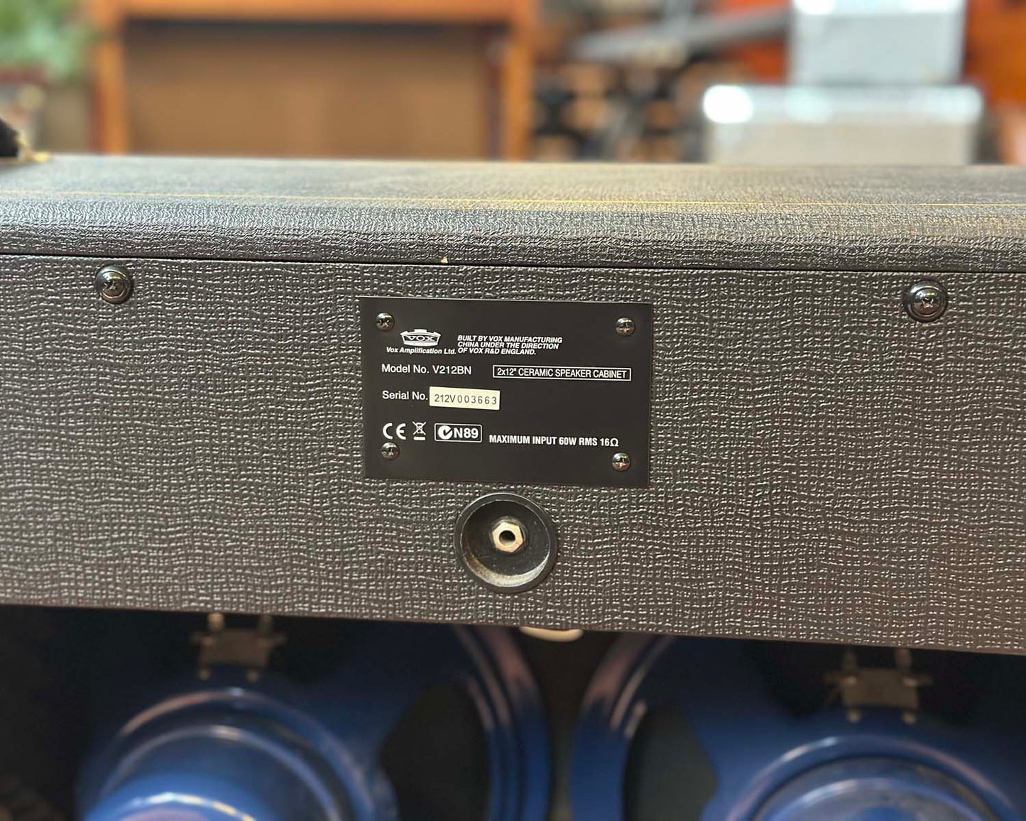 VOX V212BN Guitar Cabinet - Celestion Blue