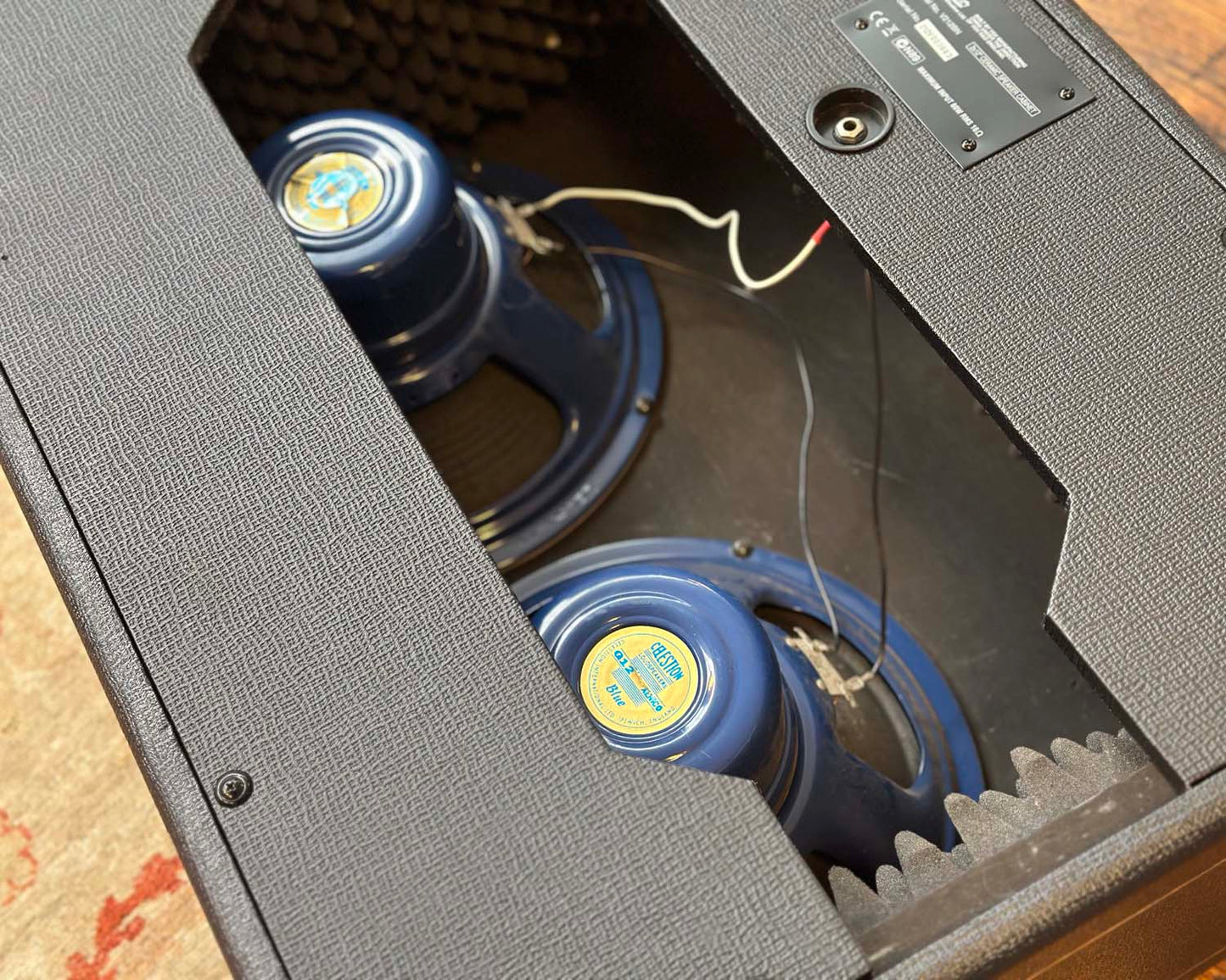 VOX V212BN Guitar Cabinet - Celestion Blue