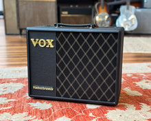 Load image into Gallery viewer, VOX VT20X Hybrid Valve/ Modelling Guitar Combo
