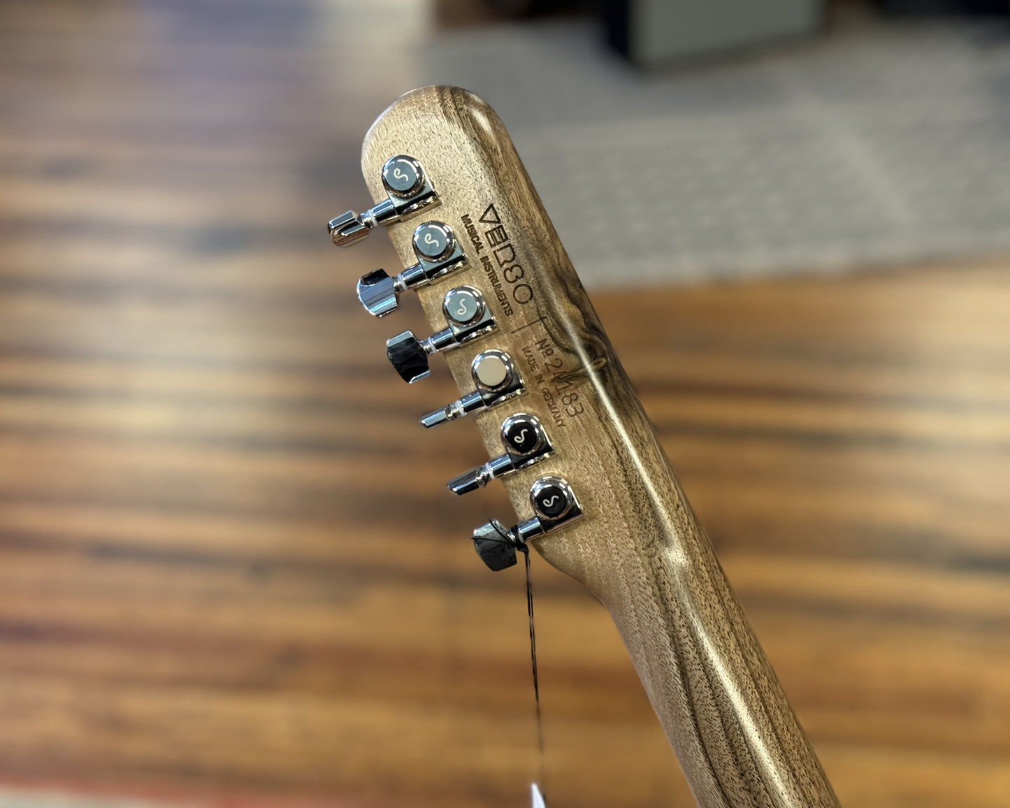 Verso Instruments Orbit Baritone Guitar