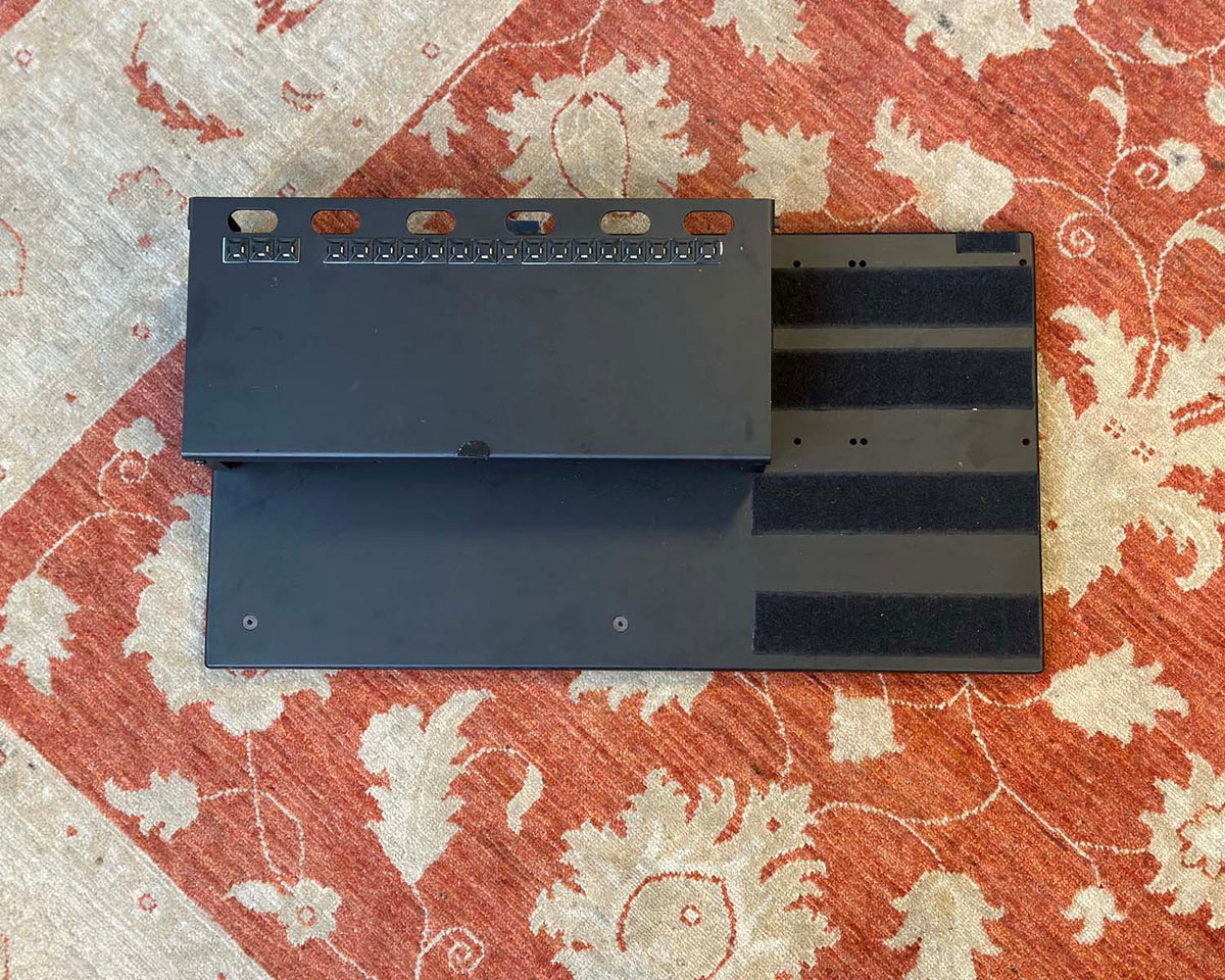 Vertex Tour Compact Pedalboard with TC2 Riser