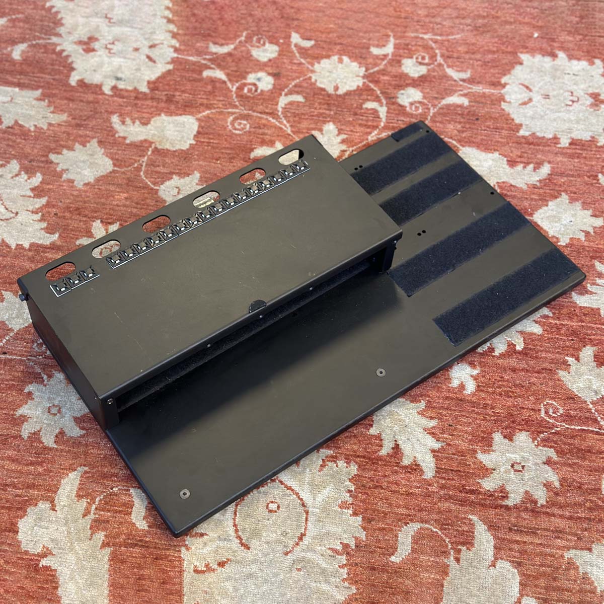 Vertex Tour Compact Pedalboard with TC2 Riser