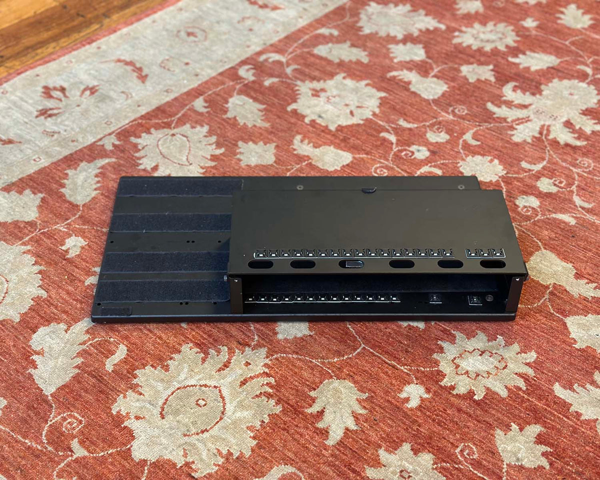 Vertex Tour Compact Pedalboard with TC2 Riser