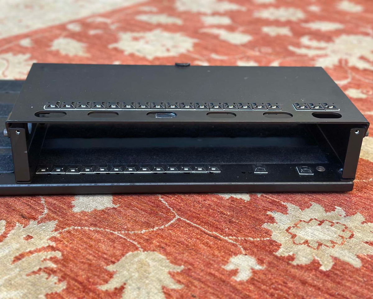 Vertex Tour Compact Pedalboard with TC2 Riser