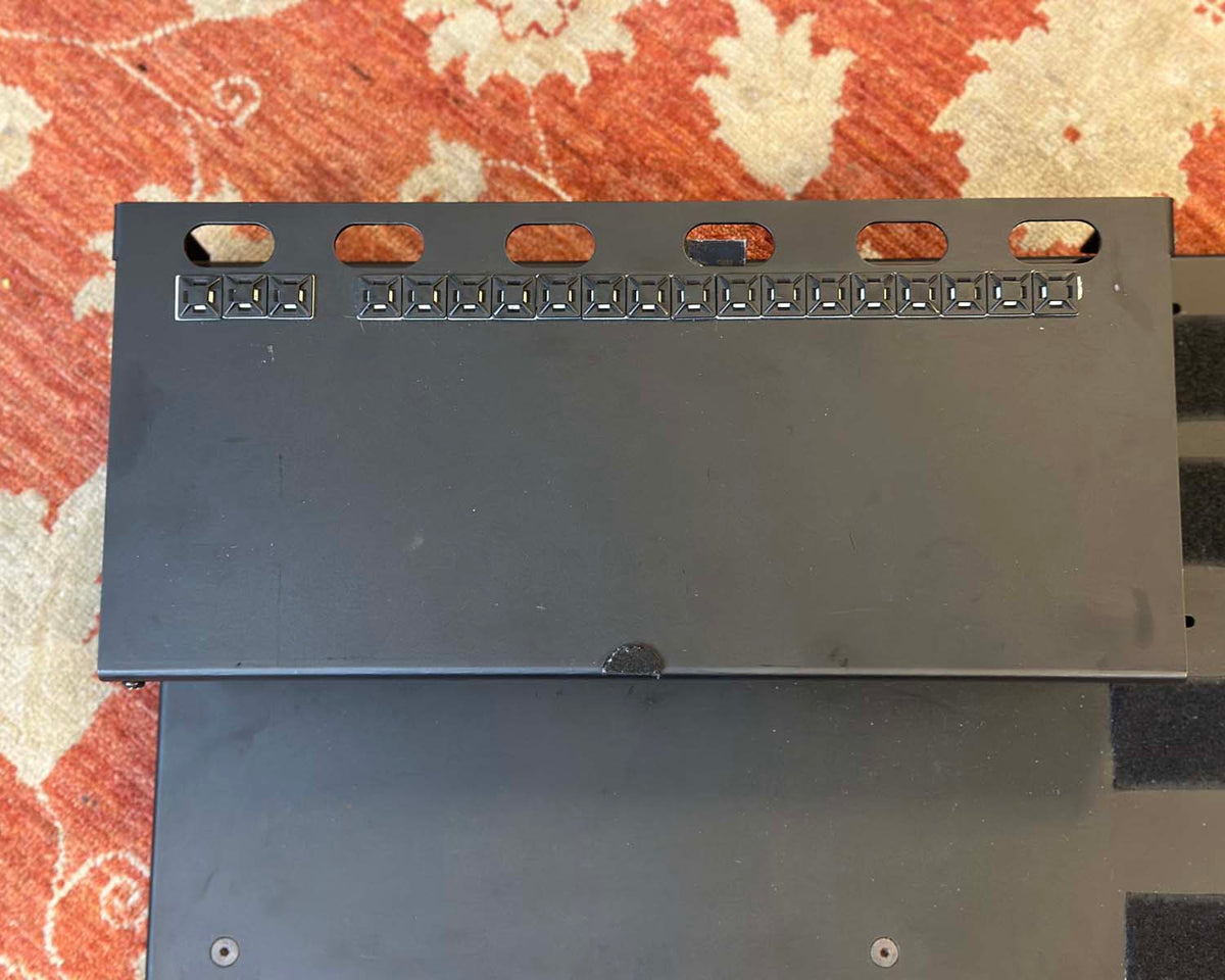 Vertex Tour Compact Pedalboard with TC2 Riser