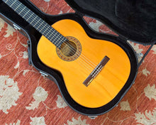 Load image into Gallery viewer, 2002 Vicente Sanchis Model 32FL w/ Spanish Cypress Back &amp; Sides
