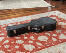 Load image into Gallery viewer, 2002 Vicente Sanchis Model 32FL w/ Spanish Cypress Back &amp; Sides
