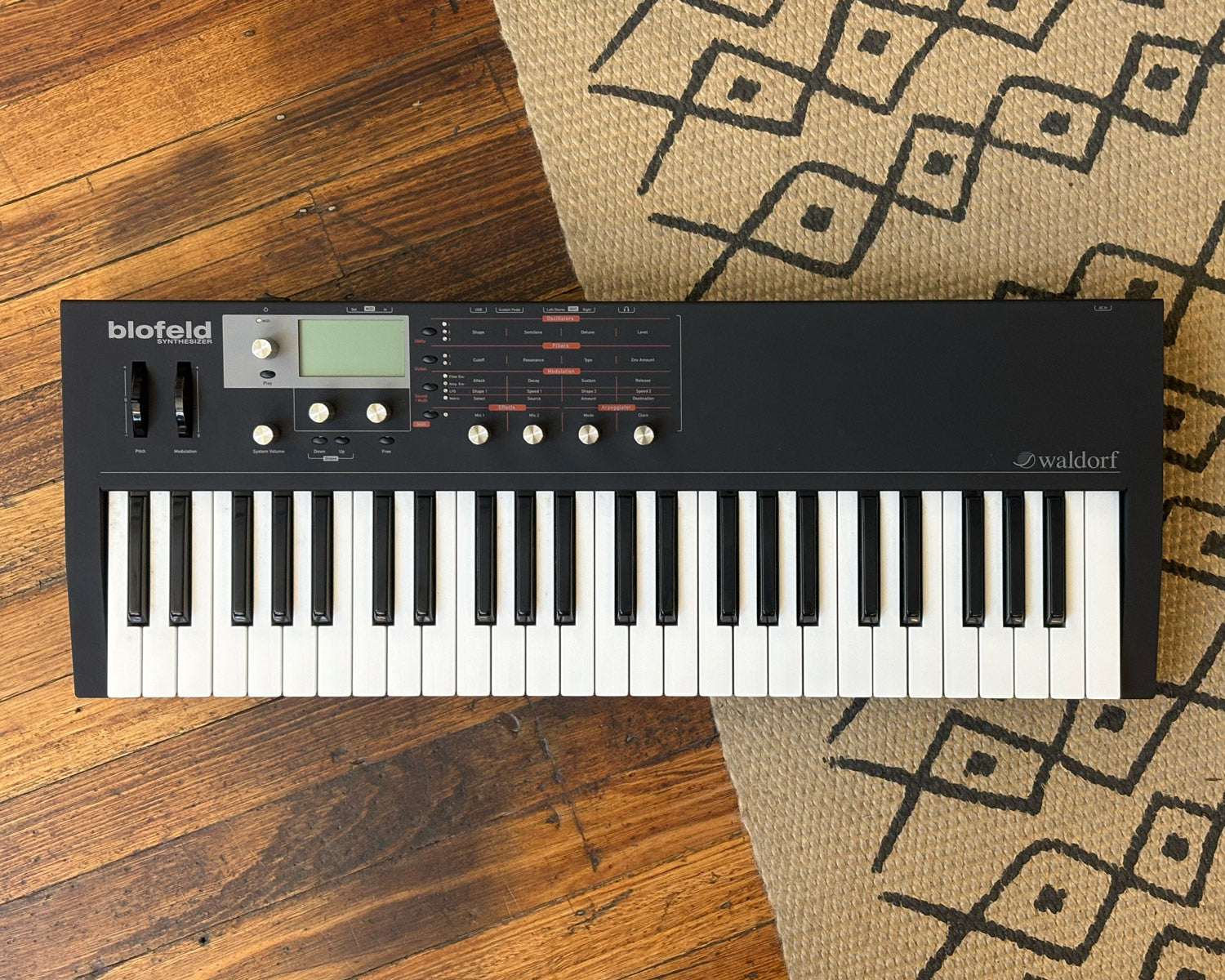 blofeld 限定black デスクトップシンセサイザー Waldorfから精悍な限定ブラックカラーモデル『Blofeld Black Edition