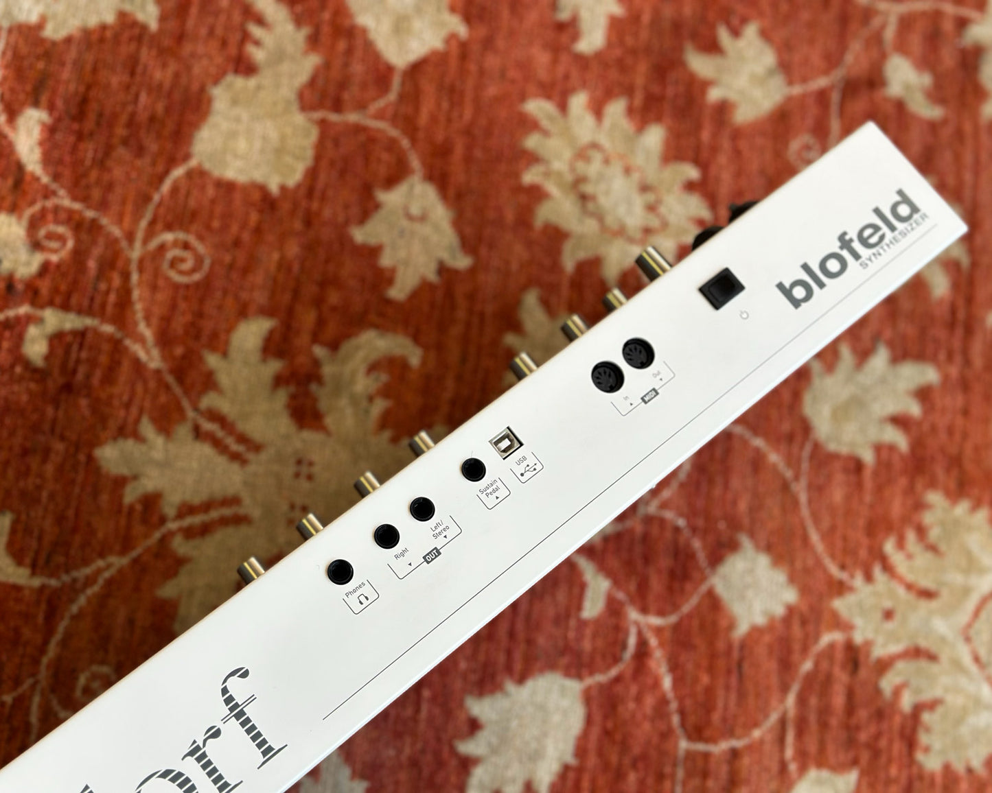 Waldorf Blofeld 49-Keyboard - White w/ Flight Case
