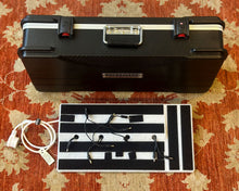 Load image into Gallery viewer, Warwick Rockboard ABS Case for Tres 3.1 Pedalboard w/ Rockhouse Pedal Board &amp; Power Supply
