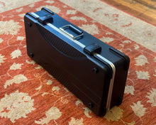 Load image into Gallery viewer, Warwick Rockboard ABS Case for Tres 3.1 Pedalboard w/ Rockhouse Pedal Board &amp; Power Supply
