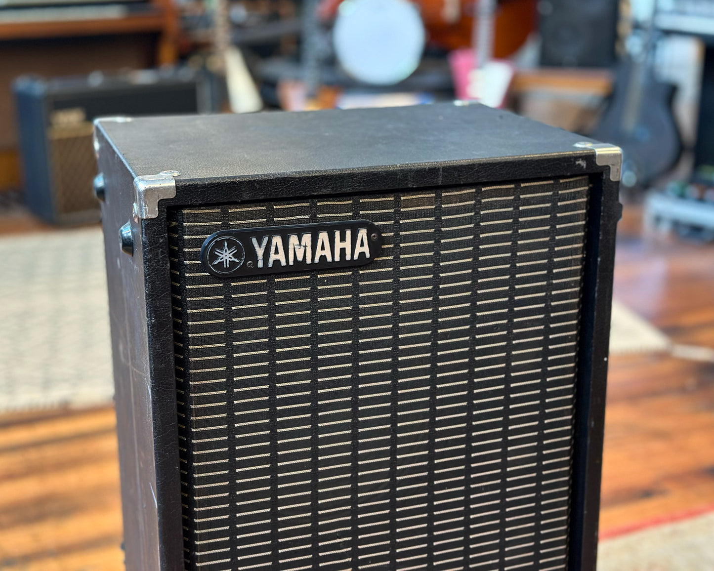 YAMAHA A0112T Self-Powered Speaker System