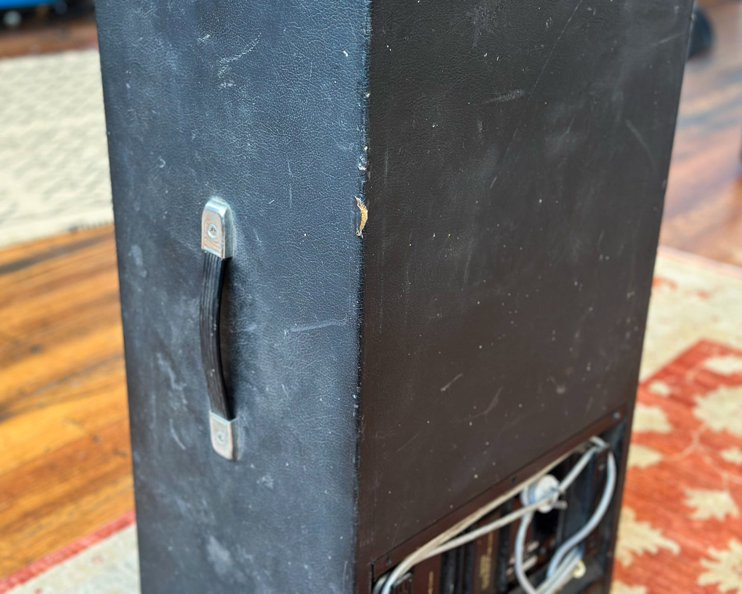 YAMAHA A0112T Self-Powered Speaker System