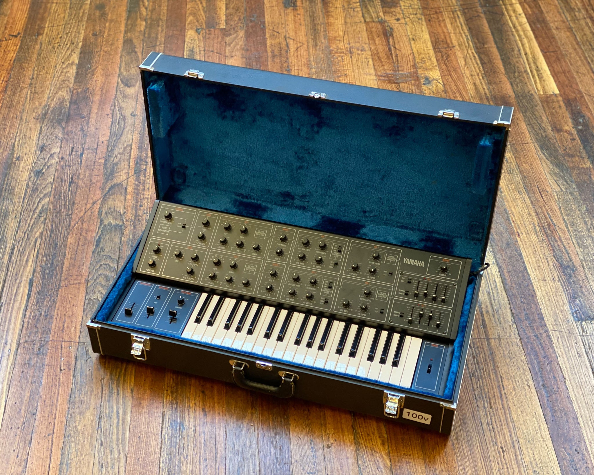 YAMAHA CS-15 w/ OHSC - 100v – Found Sound