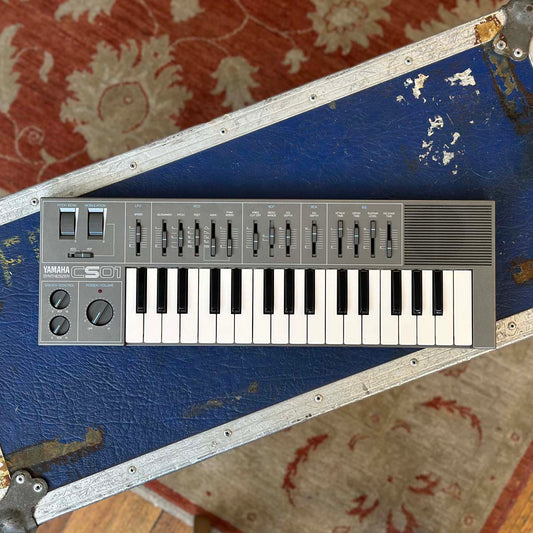 YAMAHA CS01 Synthesizer w/ Box & Manual