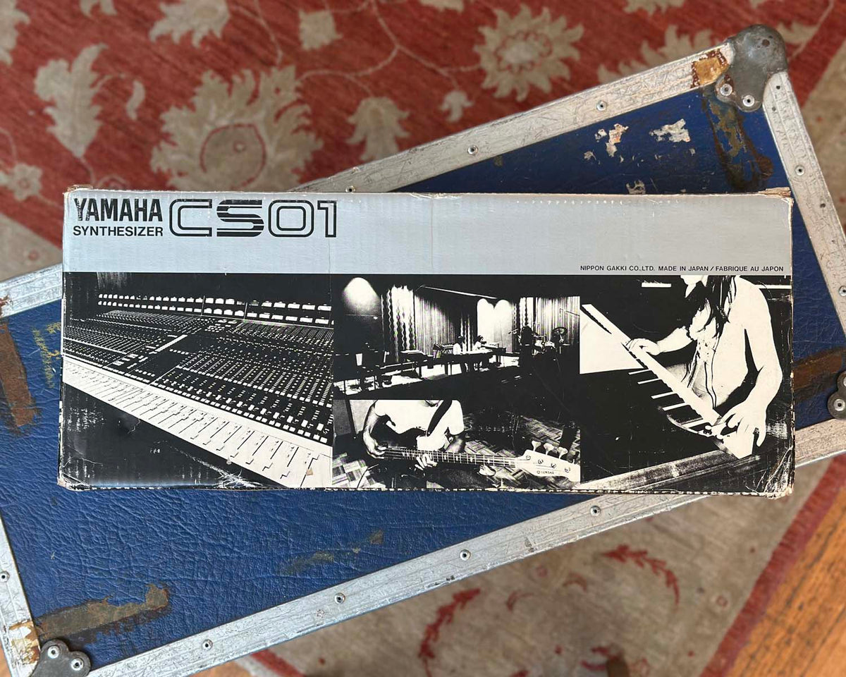 YAMAHA CS01 Synthesizer w/ Box & Manual