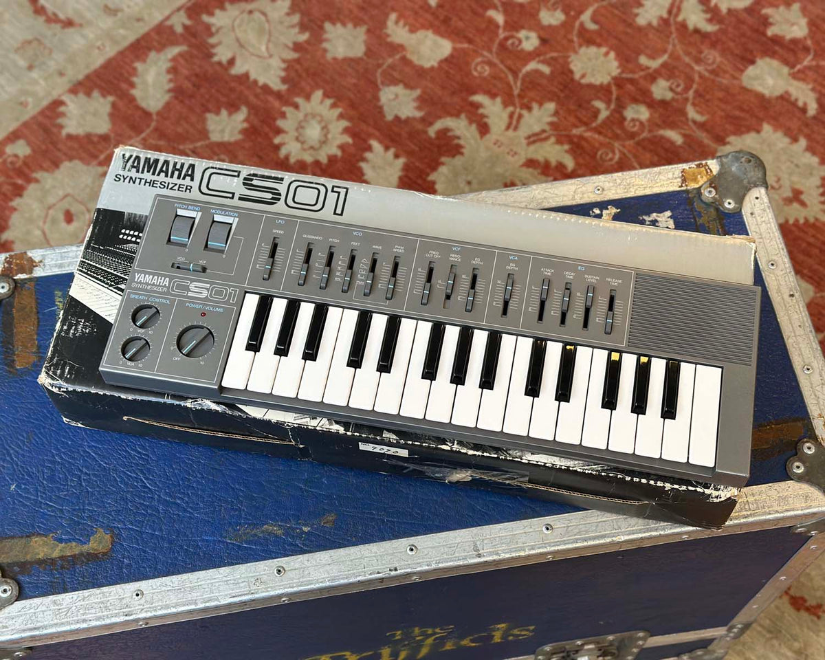 YAMAHA CS01 Synthesizer w/ Box & Manual