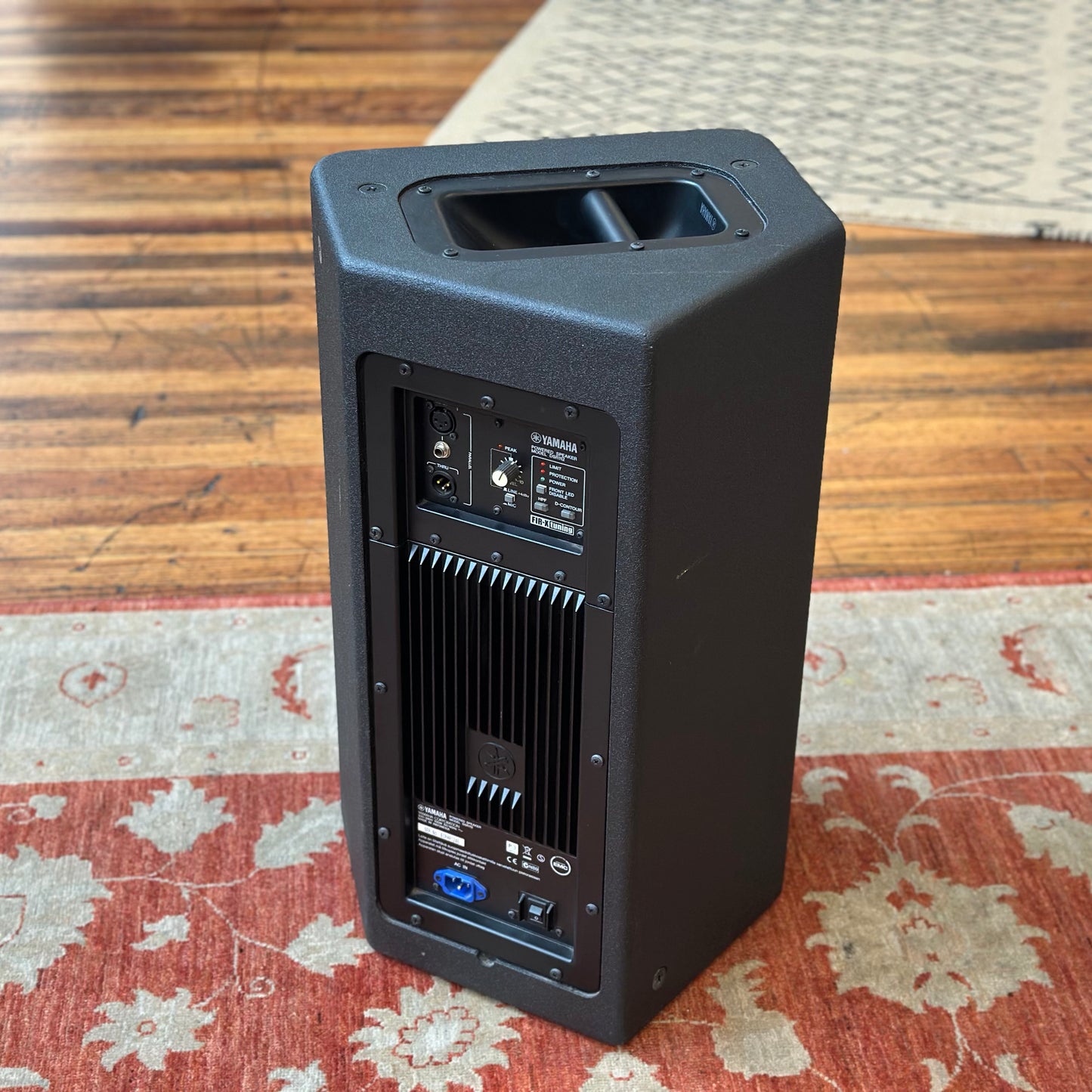 YAMAHA DSR112 Bi-Amped Powered Speaker