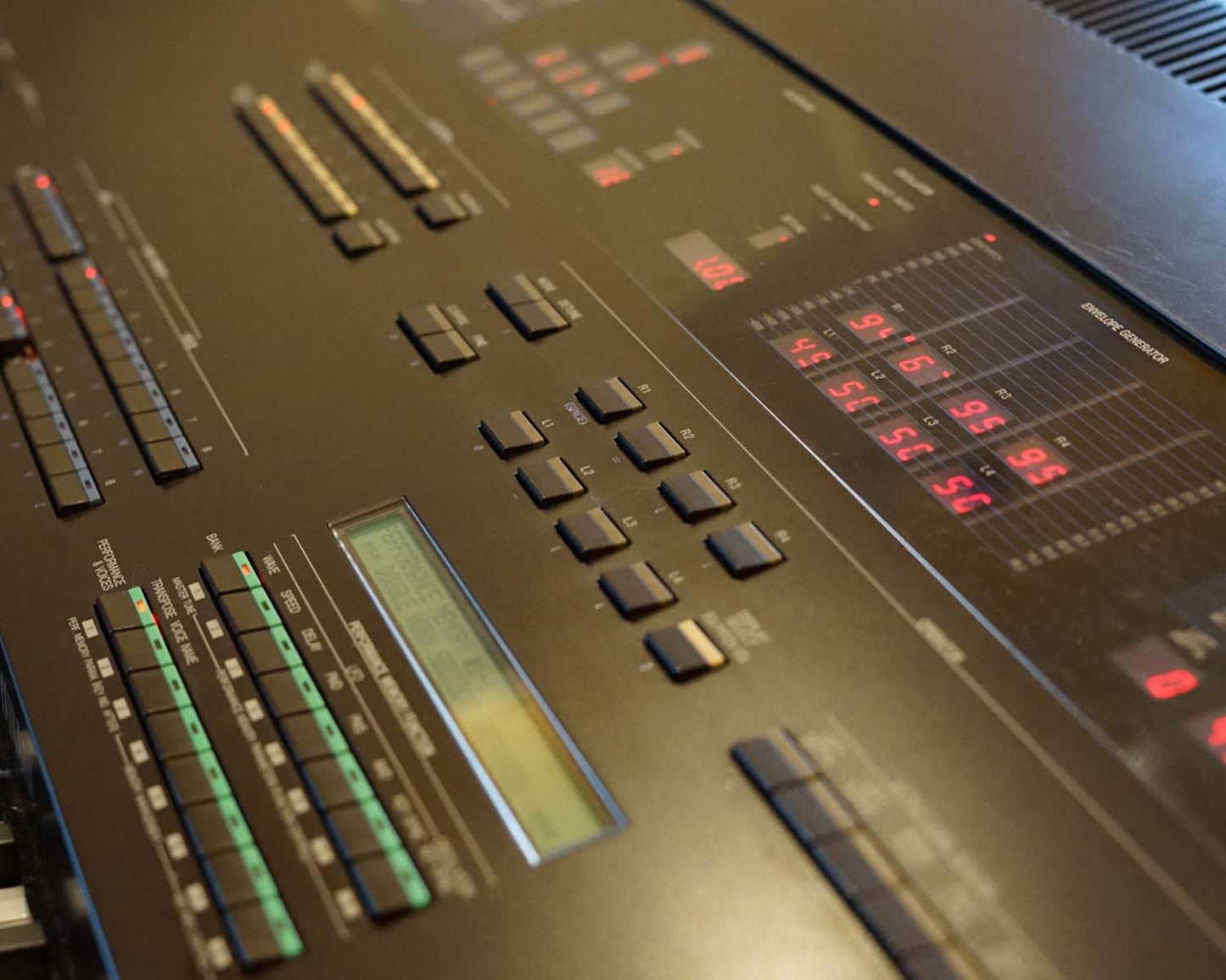 YAMAHA DX1 Digital Programmable Algorithm Synthesizer #1043