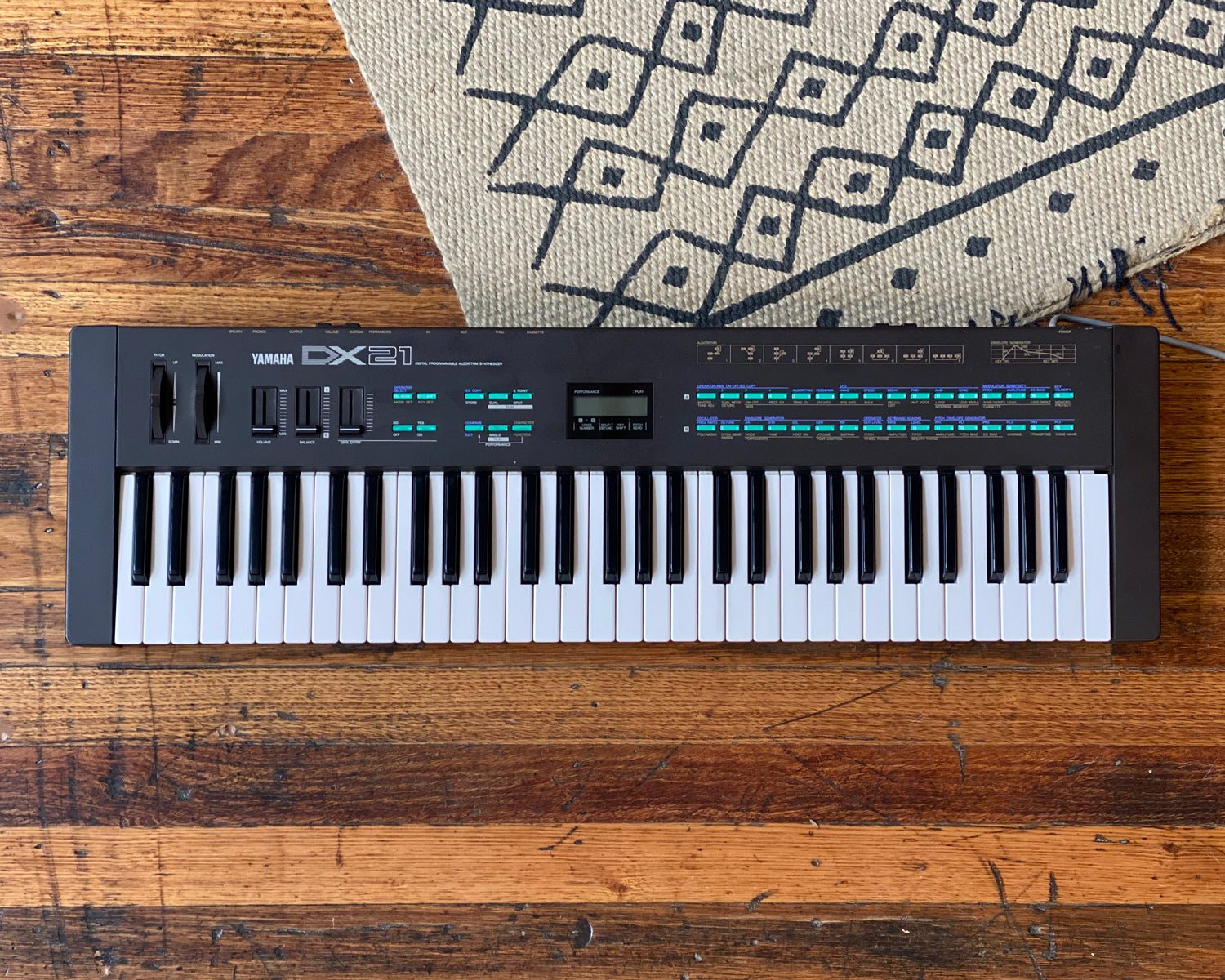 YAMAHA DX21 YAMAHA DX21 ディジタル シンセサイザー（部品どり用