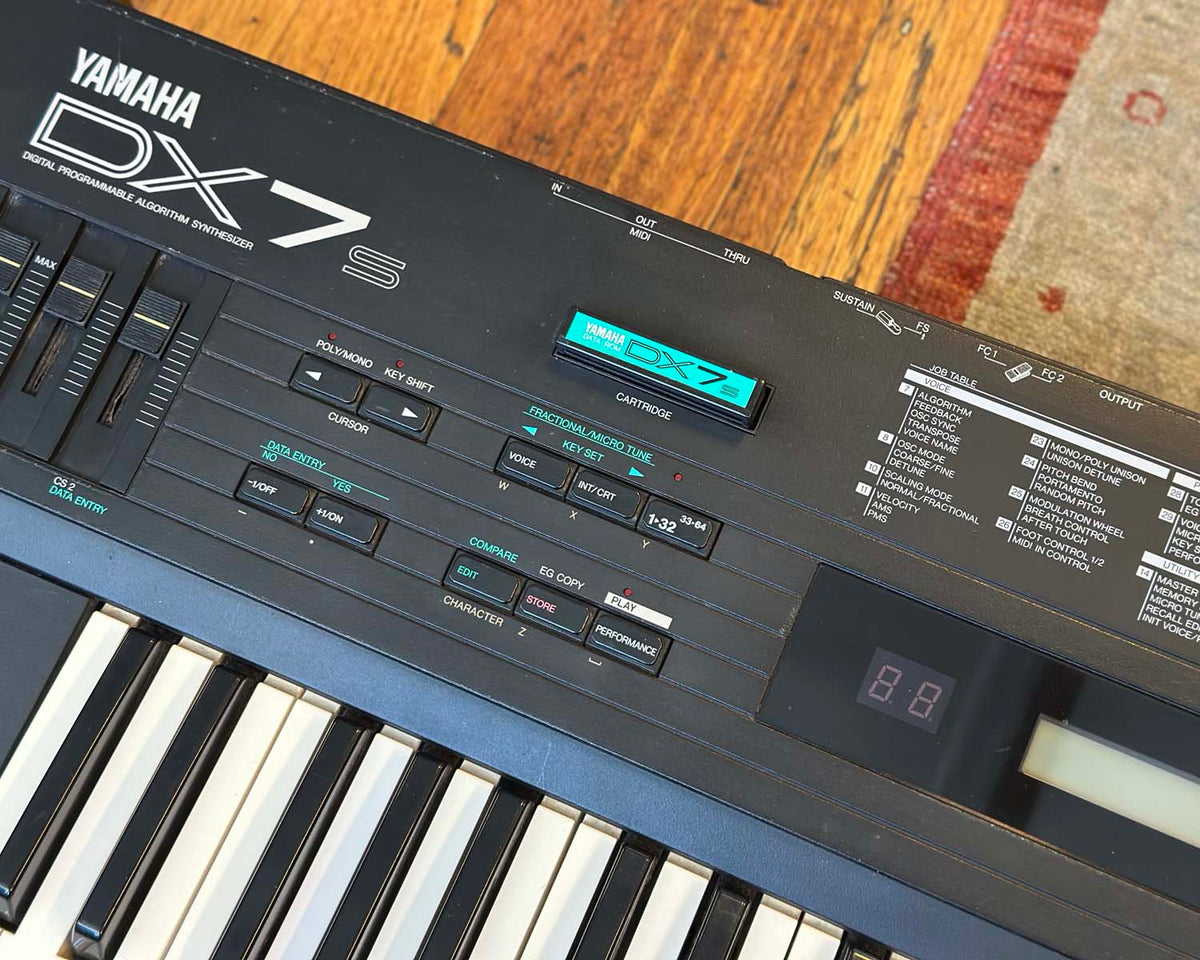 YAMAHA DX7S FM Digital Programmable Algorithm Synthesizer with Data ROM