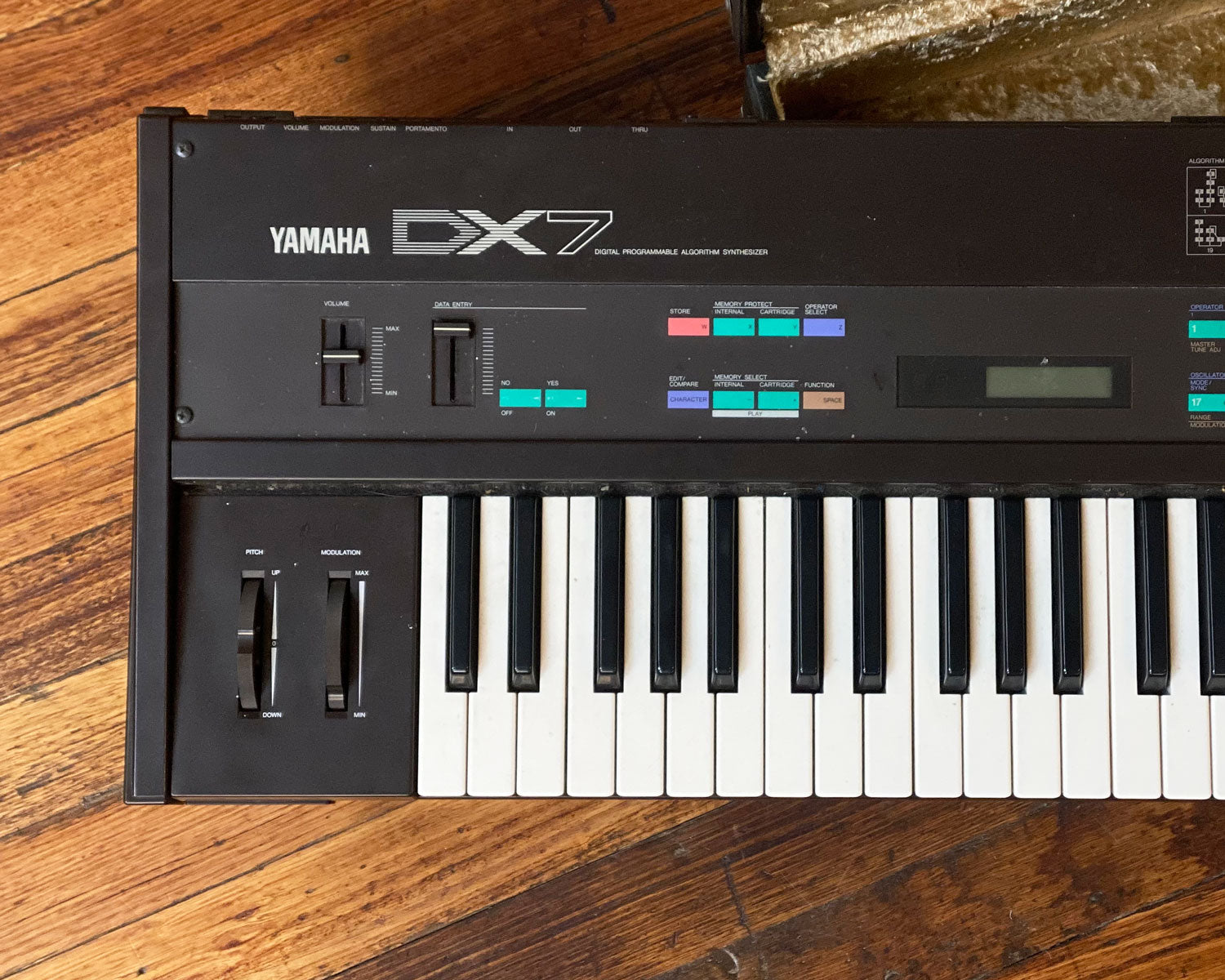 YAMAHA DX7 – Found Sound