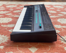 Load image into Gallery viewer, YAMAHA DX7 w/ ROM Card
