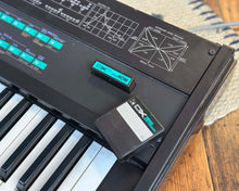 Load image into Gallery viewer, YAMAHA DX7 Digital Programmable Algorithm Synthesiser
