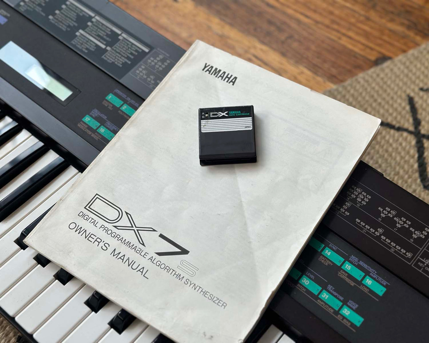 YAMAHA DX7 Digital Programmable Algorithm Synthesiser