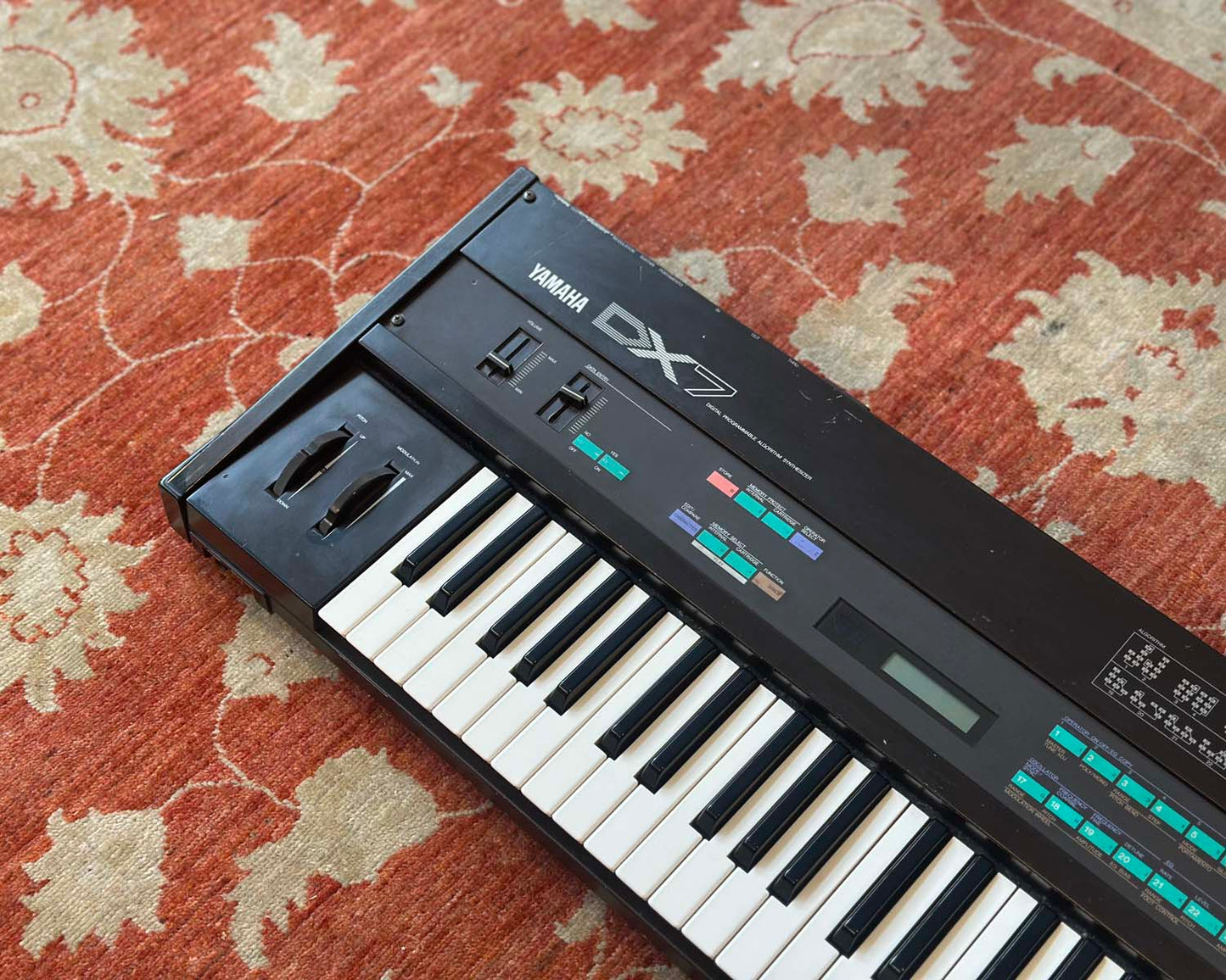 YAMAHA DX7 Digital Programmable Algorithm Synthesiser