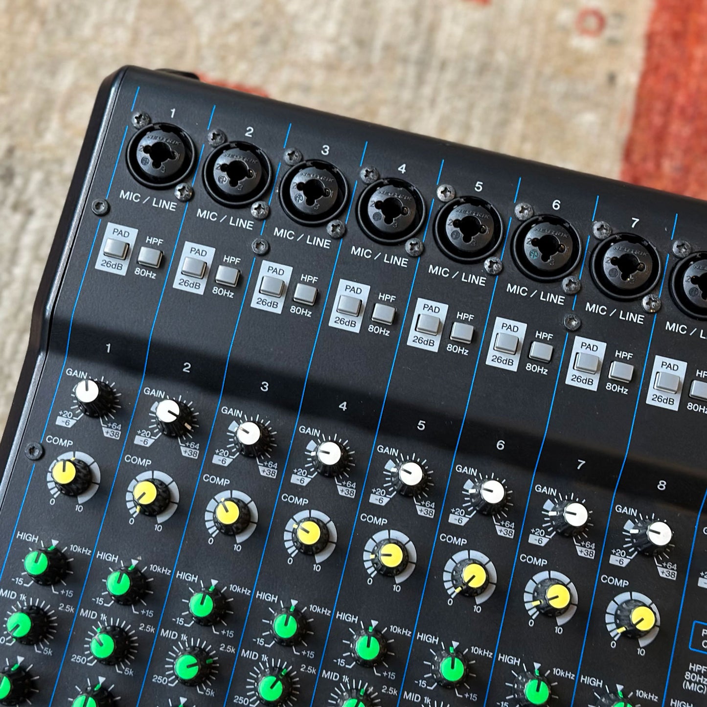 YAMAHA MG16XU 16 Channel Mixer w/Gator Gig Bag