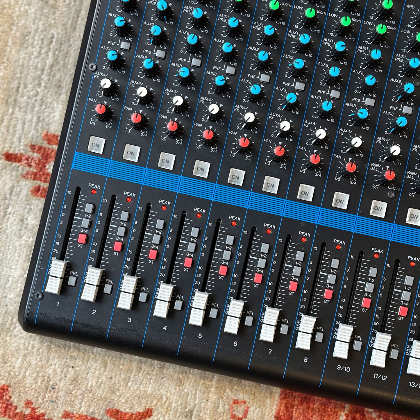 YAMAHA MG16XU 16 Channel Mixer w/Gator Gig Bag