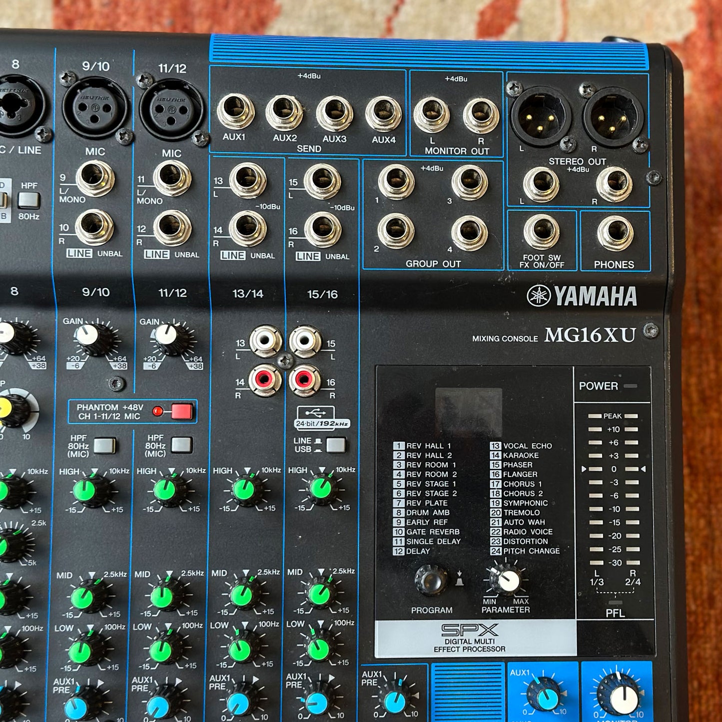 YAMAHA MG16XU 16 Channel Mixer w/Gator Gig Bag