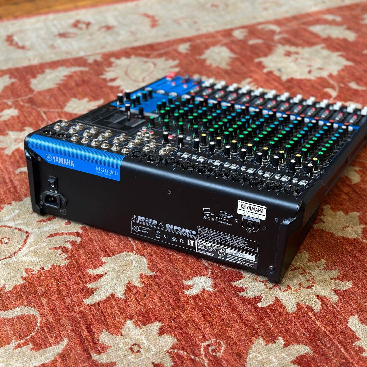 YAMAHA MG16XU 16 Channel Mixer w/Gator Gig Bag