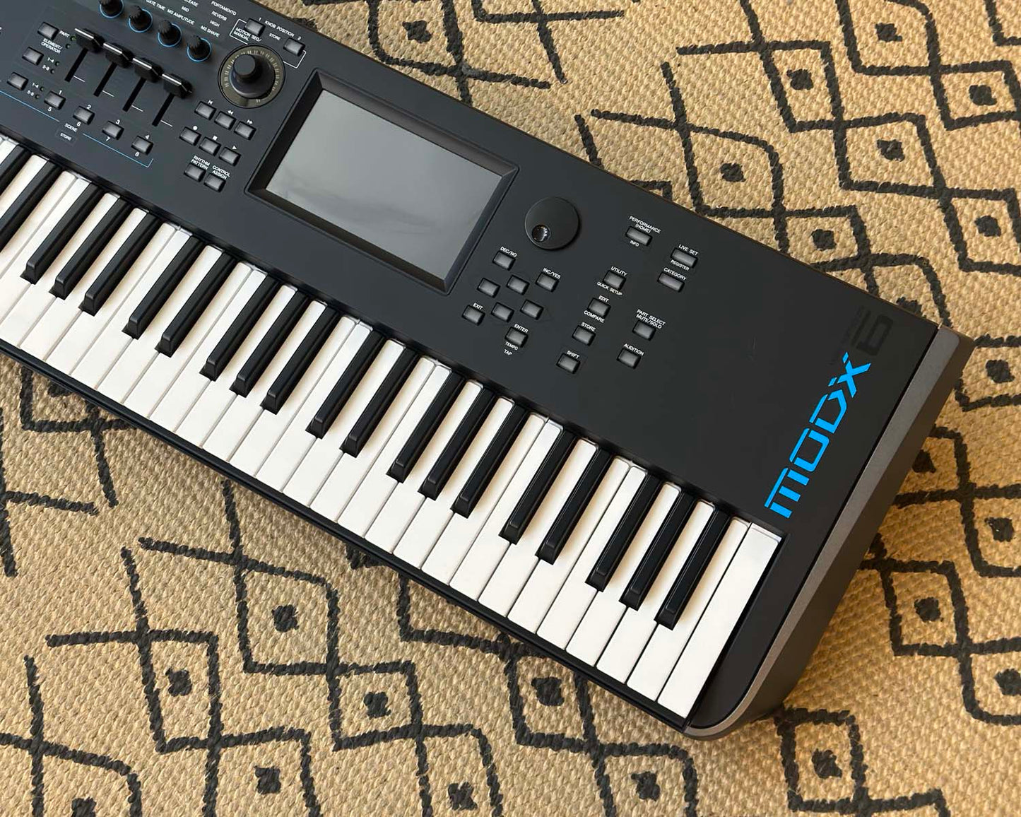 YAMAHA MODX6 Music Synthesizer