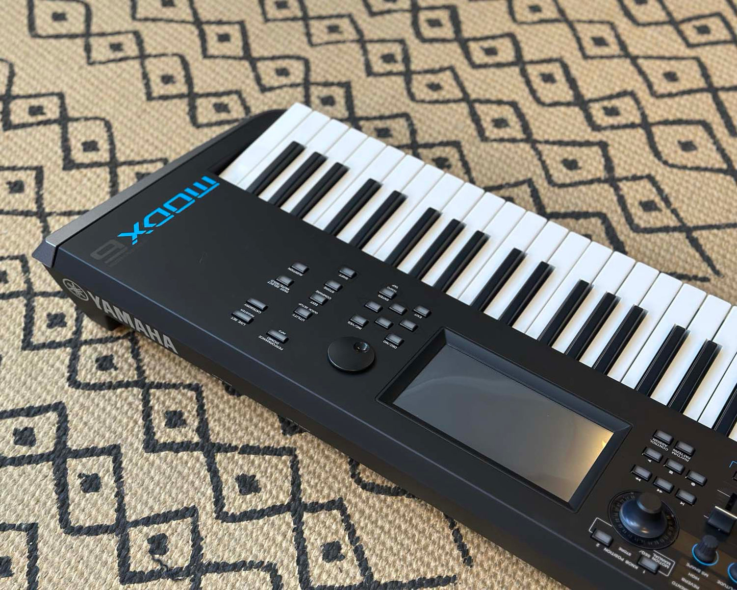 YAMAHA MODX6 Music Synthesizer
