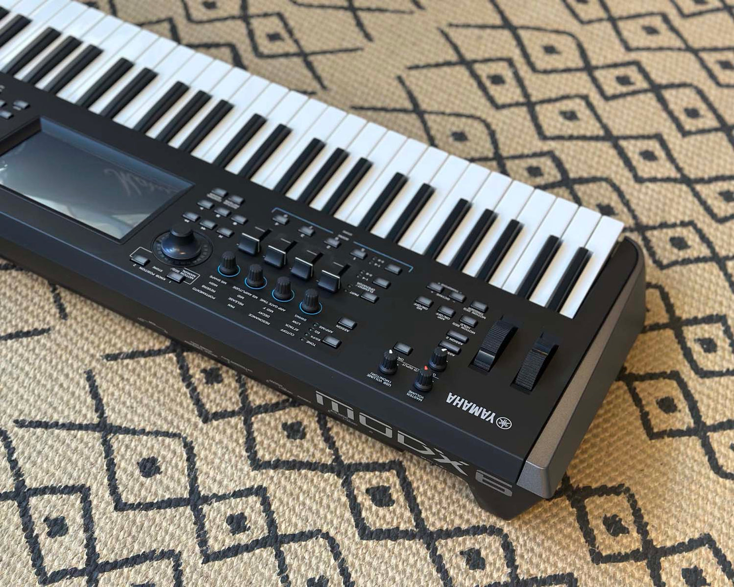 YAMAHA MODX6 Music Synthesizer