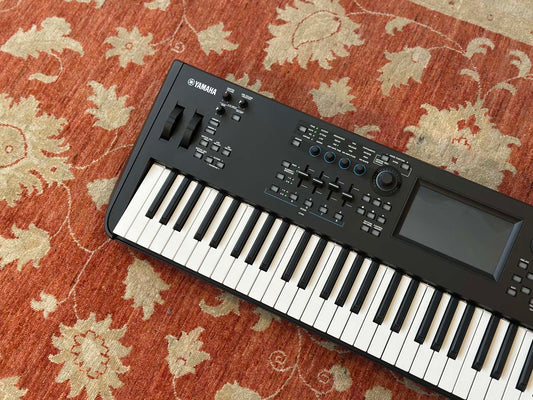 YAMAHA MODx7 Music Synthesizer